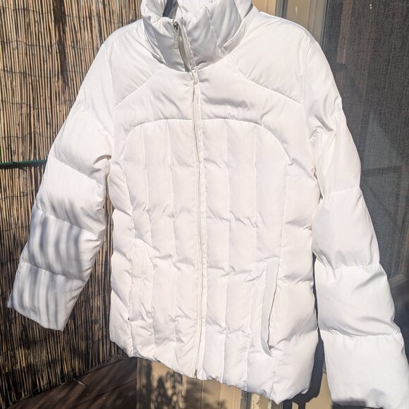 Calvin Klein White Puffer Jacket w/ removeable Hood.  Large - Picture 6 of 12